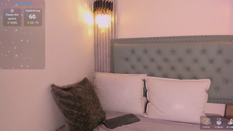 MiaVixen_n's Streamate show and profile