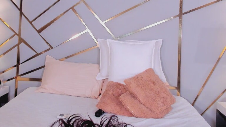 KiraHill's Streamate show and profile