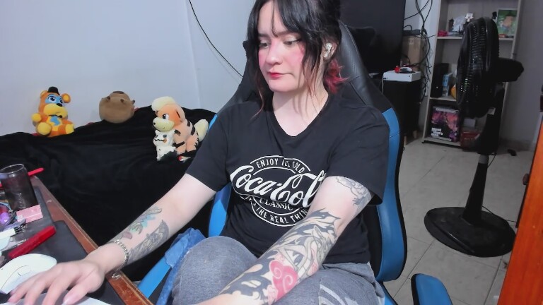 Red_Pandemonium's Streamate show and profile