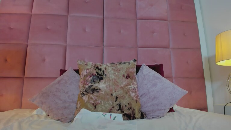 hollyBrisstol90's Streamate show and profile