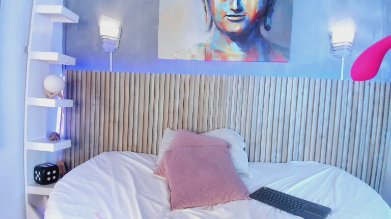 Kira_Voss's Streamate show and profile