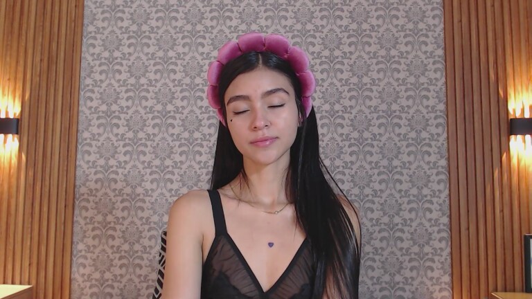 Charlotte_18's Streamate show and profile