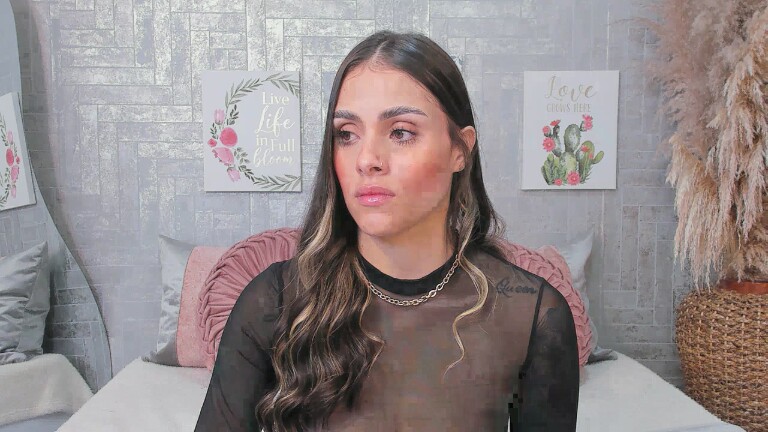 SaraBacker's Streamate show and profile