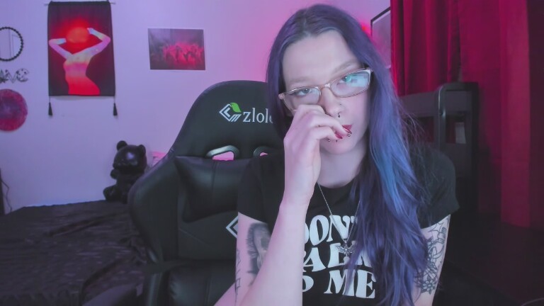 NikkiVill's Streamate show and profile