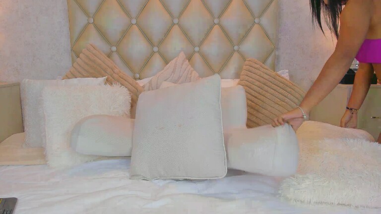 MiaaCaastro's Streamate show and profile