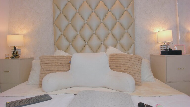 MiaaCaastro's Streamate show and profile