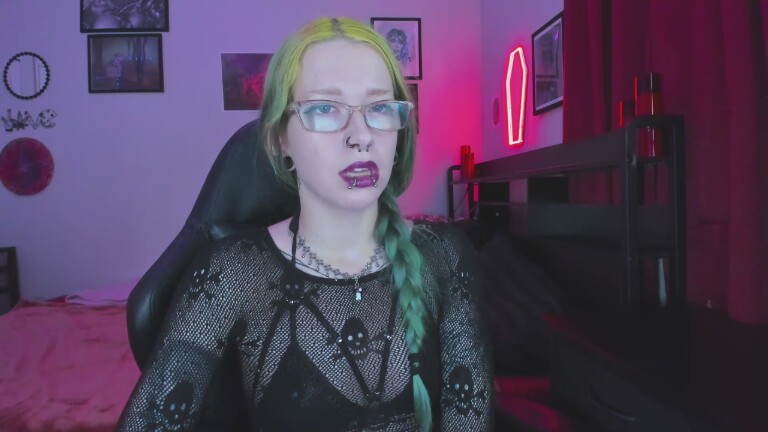 NikkiVill's Streamate show and profile