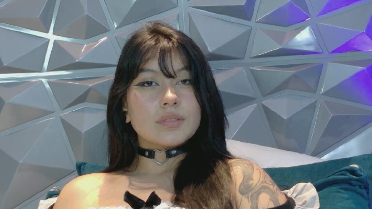 SukiChan's Streamate show and profile