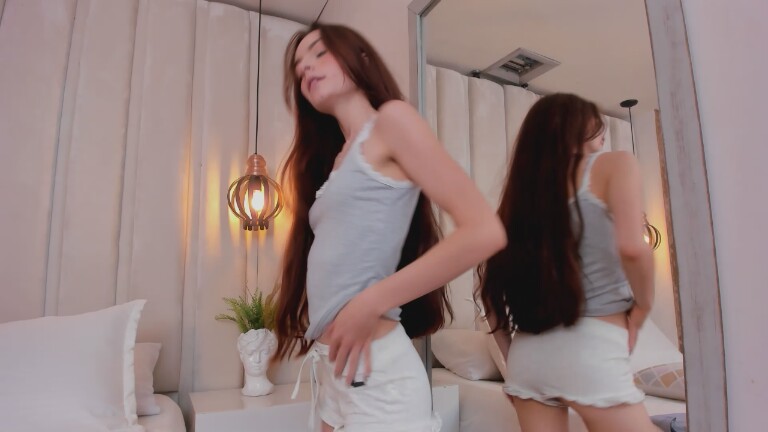 LucianaAriaas's Streamate show and profile