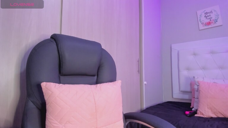 NicoleParker111's Streamate show and profile