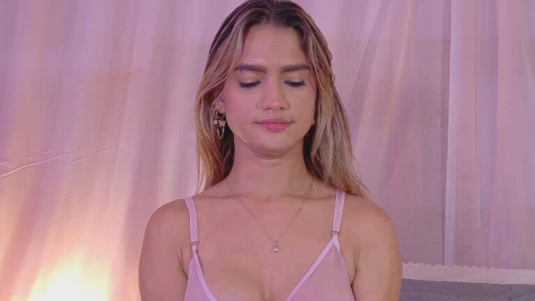 ZeyneJohnson's Streamate show and profile