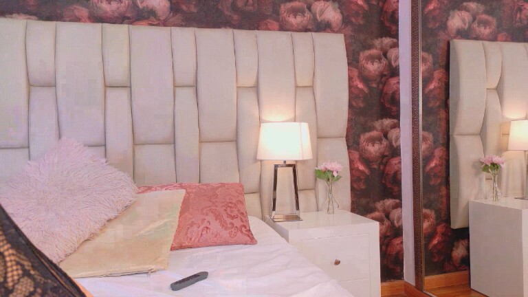 ValenShaw's Streamate show and profile